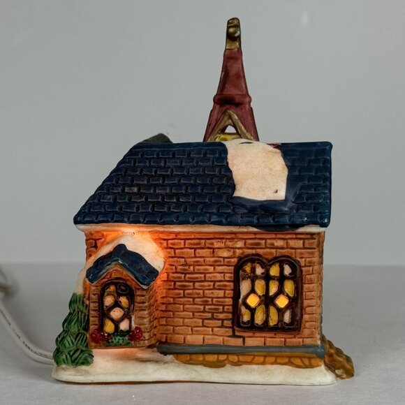 Vintage Ceramic Light-Up Christmas Village Church Chapel Wreath Snow Small 5" - Picture 2 of 14